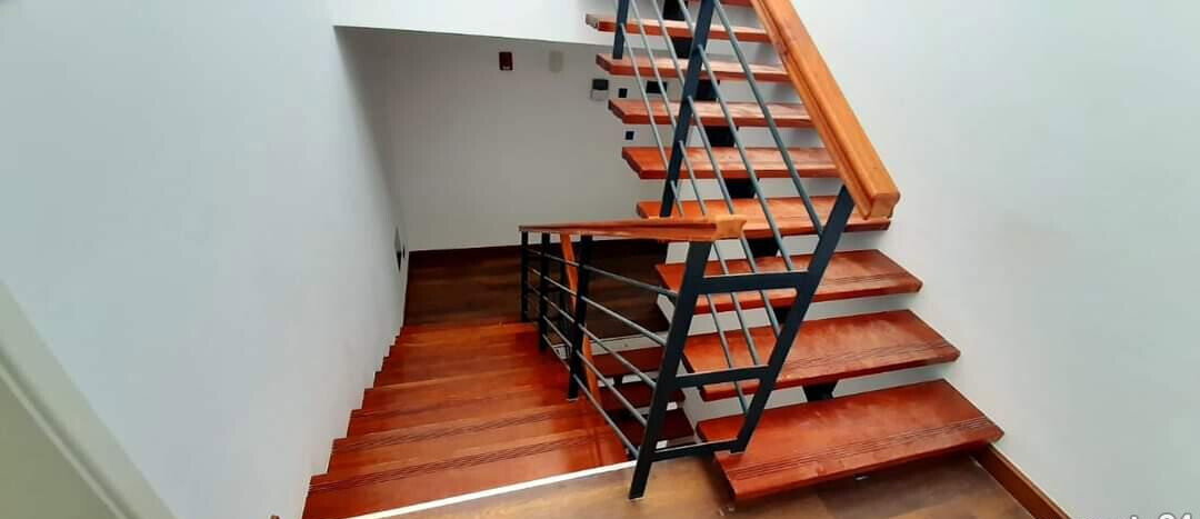 4-Ensuite Townhouse with Cathedral Ceilings & Steam Room - Lavington