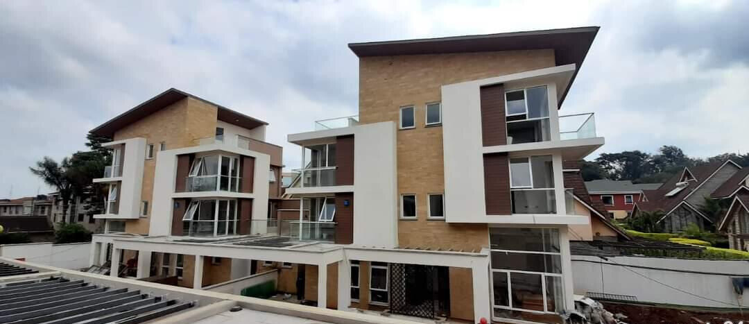 4-Ensuite Townhouse with Cathedral Ceilings & Steam Room - Lavington