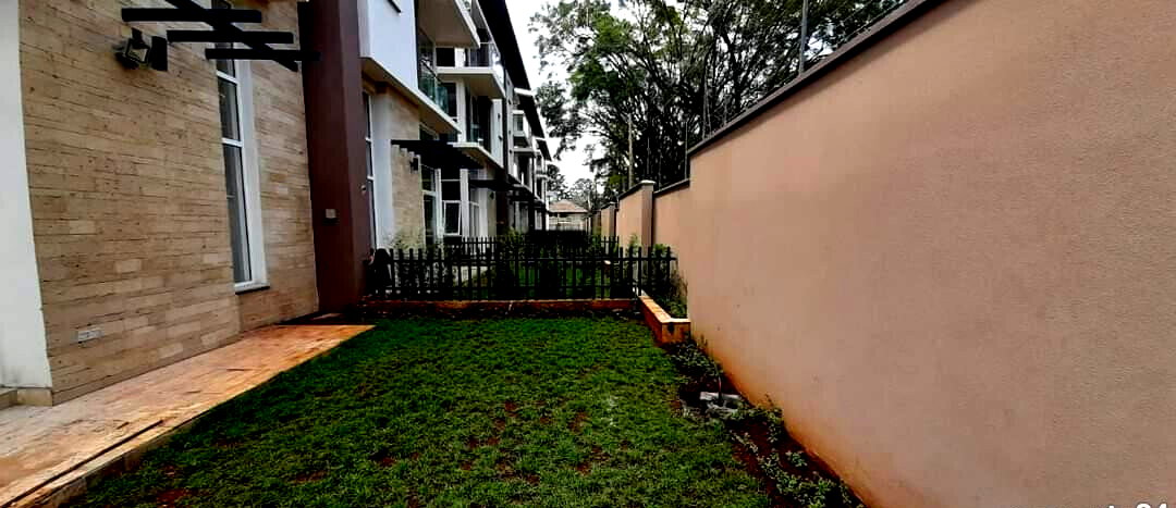 4-Ensuite Townhouse with Cathedral Ceilings & Steam Room - Lavington