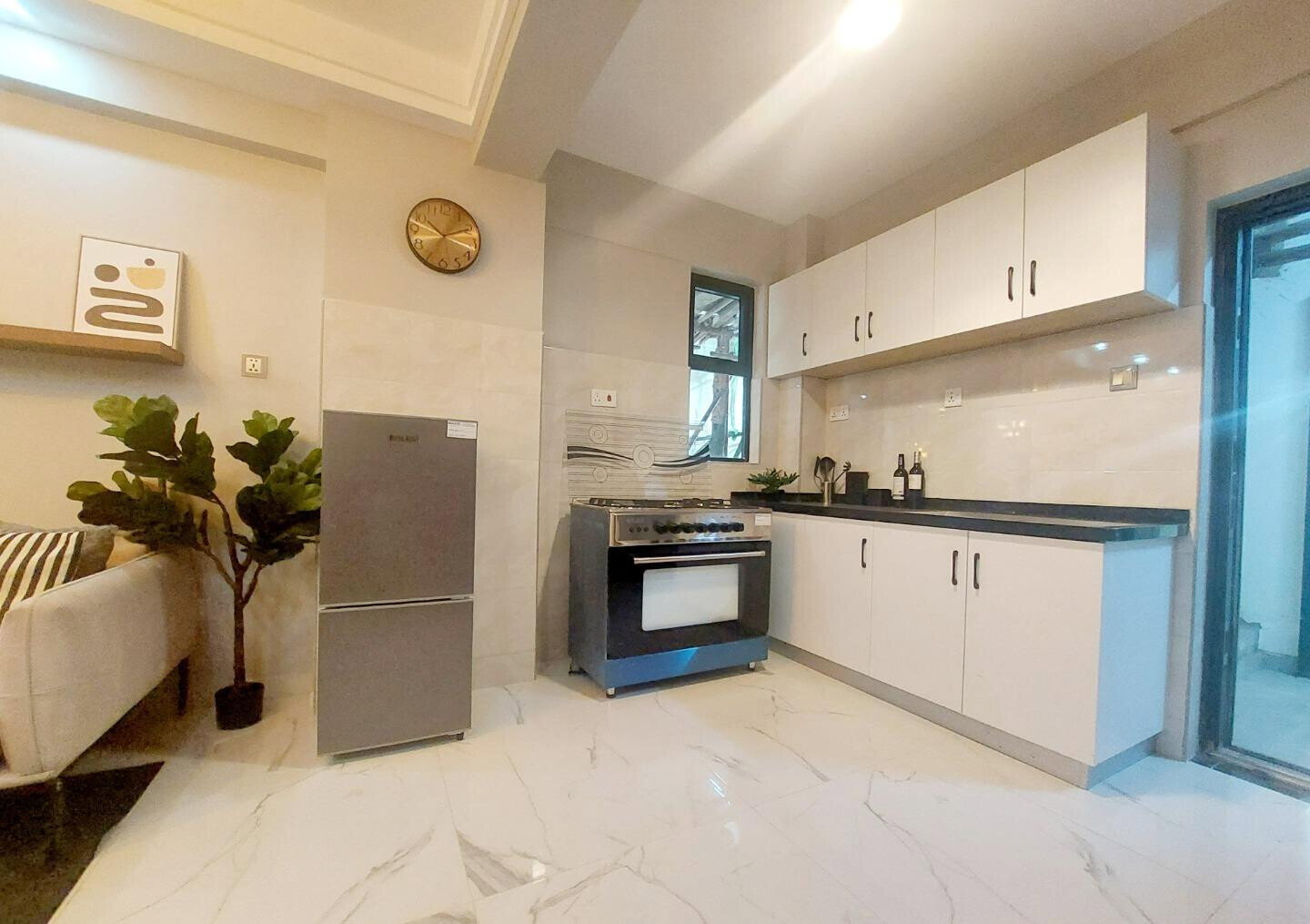 2BR with Two Balconies & Gym Near Yaya Centre - Kilimani
