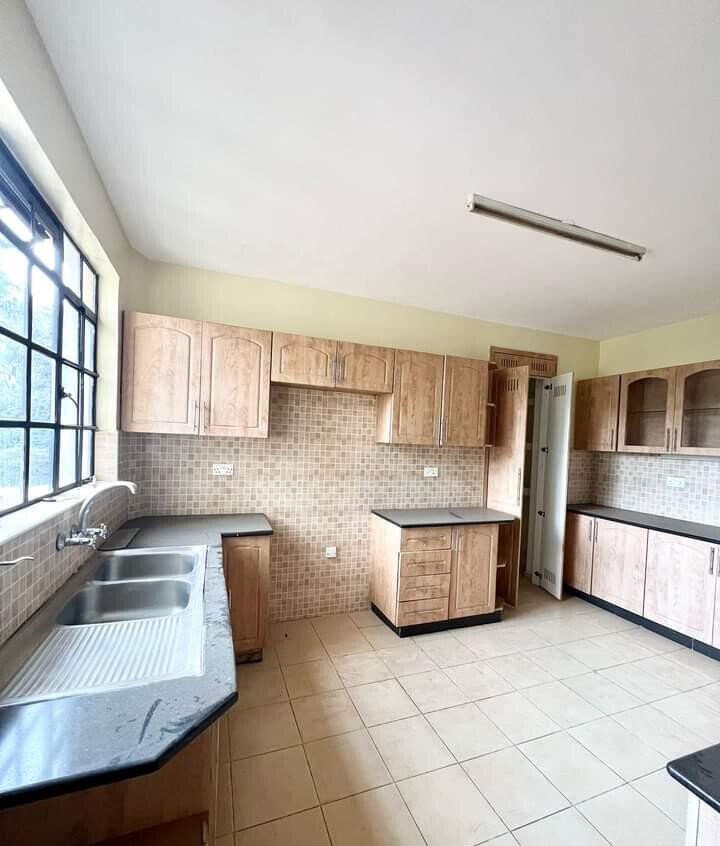 5-Ensuite Townhouse with DSQ & Garden - Lavington