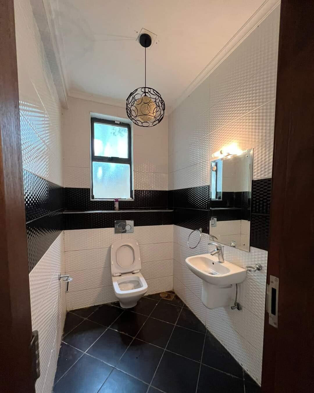 Pet-Friendly 5-Ensuite Townhouse with Pool - Lavington Gated Community