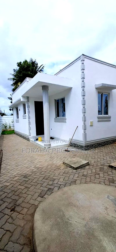 3bdrm Bungalow in Mtwapa for sale - Image 3