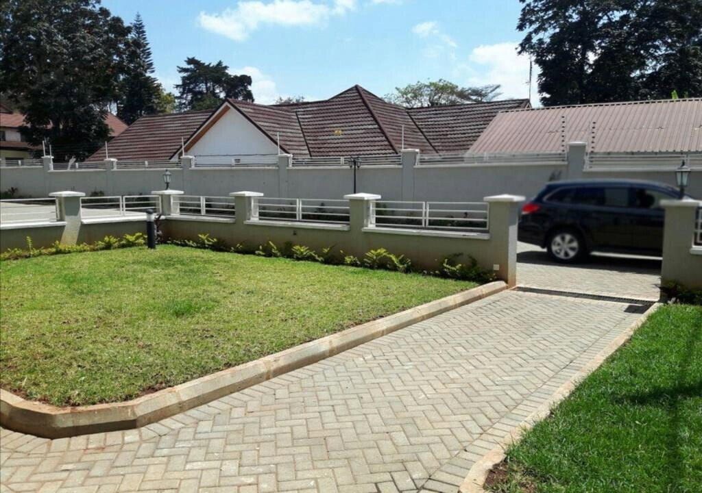 Mediterranean-Style 5-Ensuite Townhouse with Attic Study - Lavington