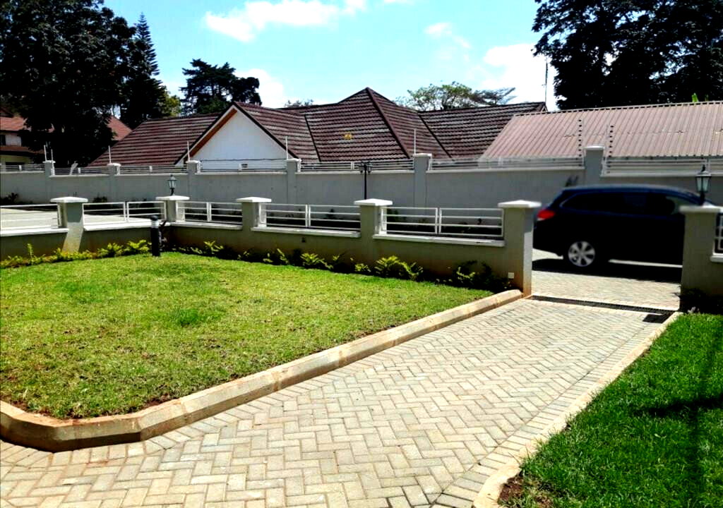 Mediterranean-Style 5-Ensuite Townhouse with Attic Study - Lavington
