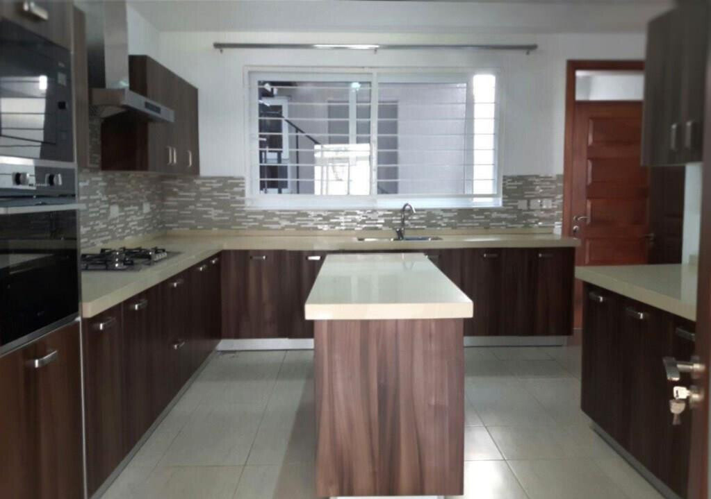 Mediterranean-Style 5-Ensuite Townhouse with Attic Study - Lavington