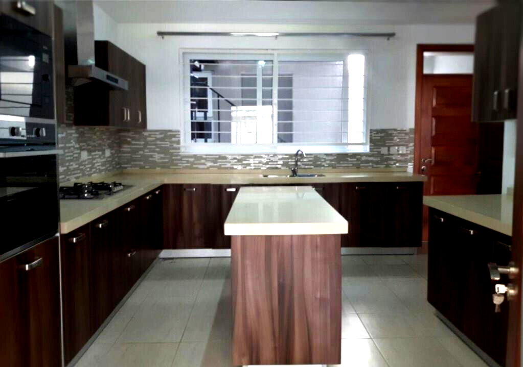 Mediterranean-Style 5-Ensuite Townhouse with Attic Study - Lavington