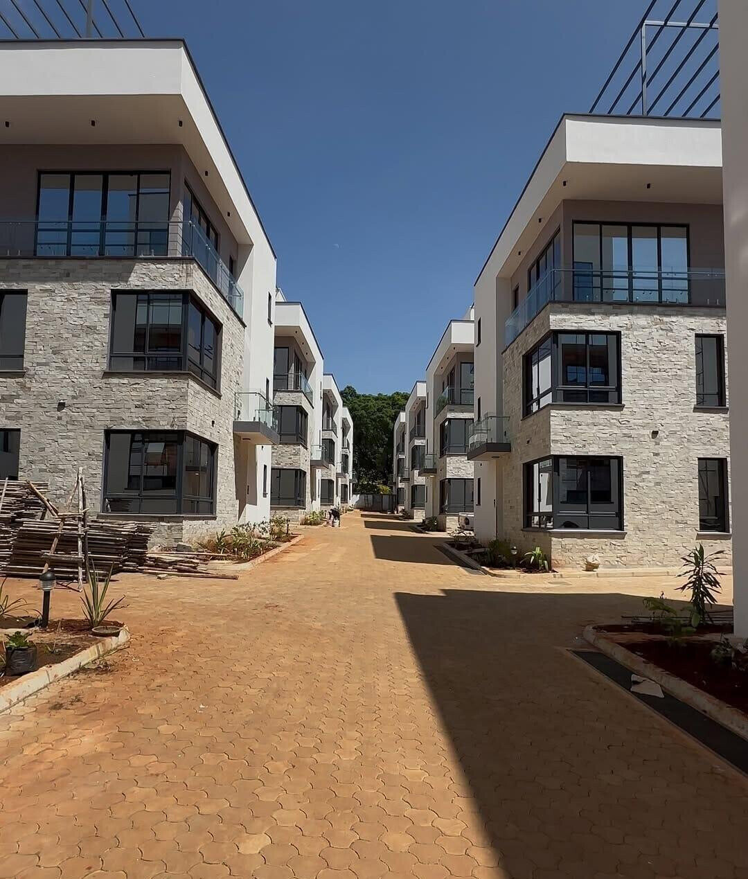 4-Ensuite Townhouse with Backup Generator & Staff Quarters - Lavington