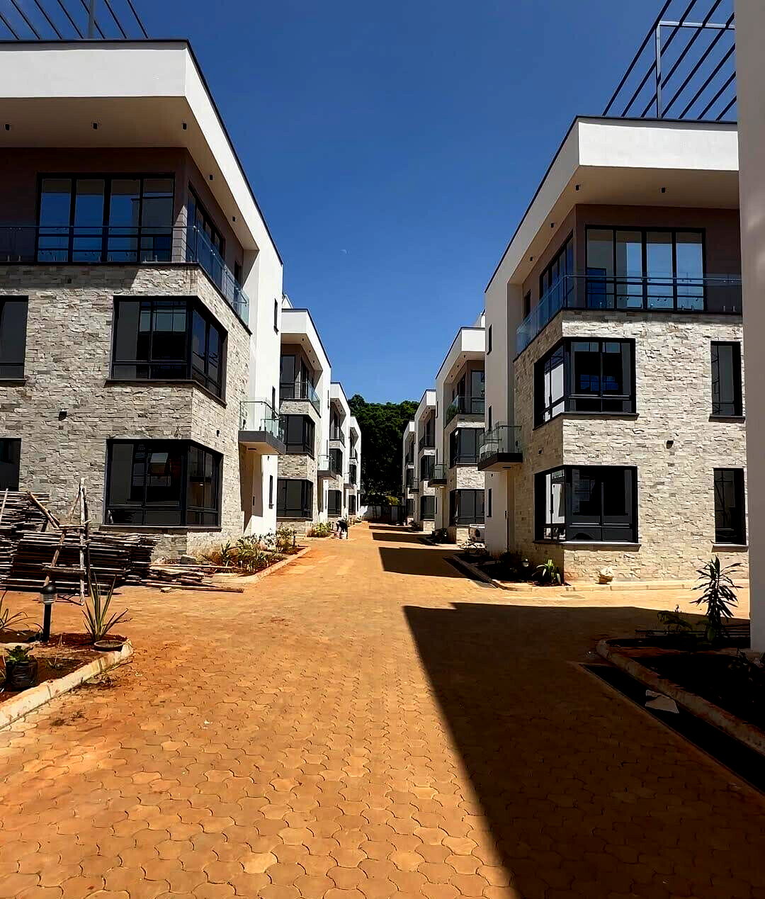 4-Ensuite Townhouse with Backup Generator & Staff Quarters - Lavington
