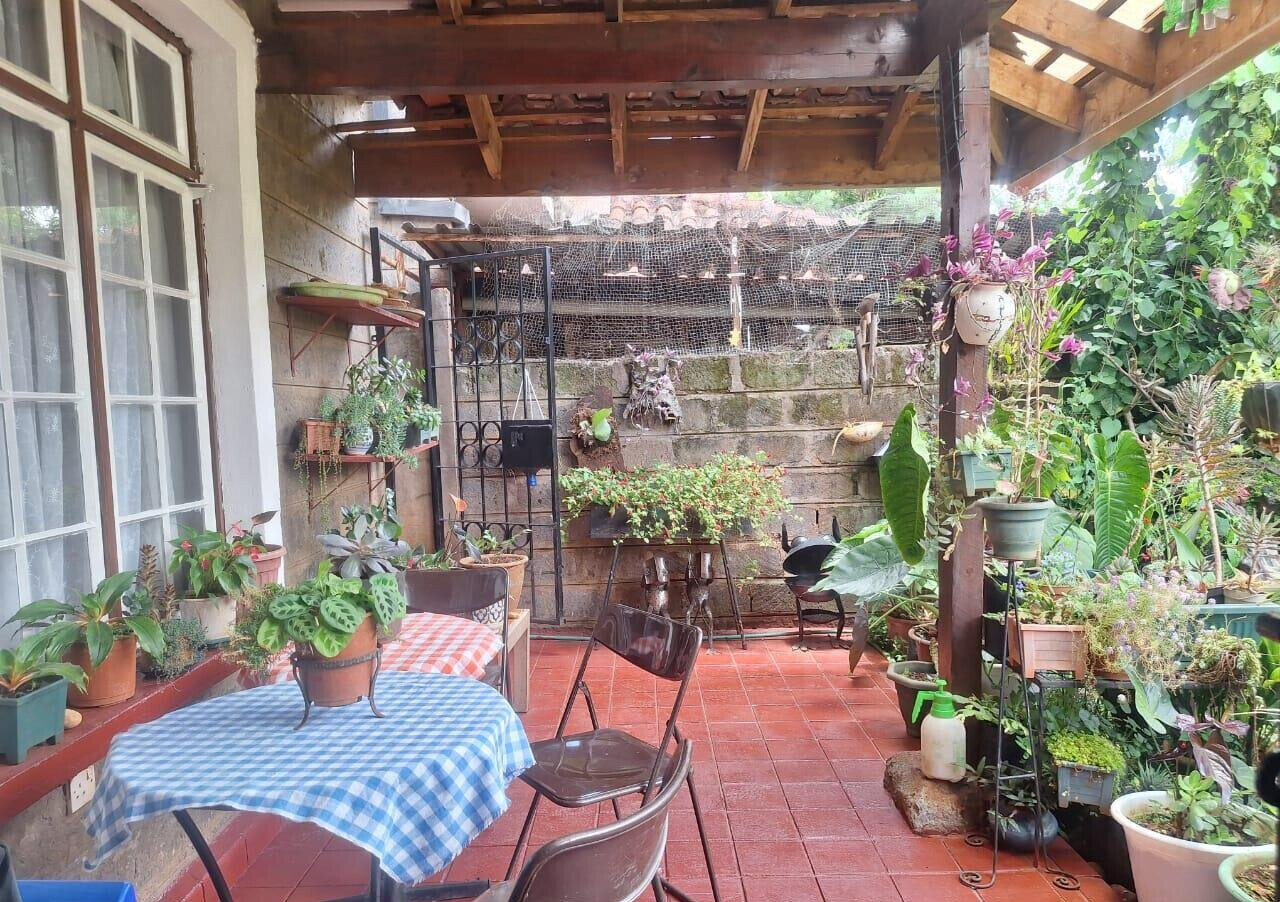 5-Bed Townhouse with Private Garden & DSQ - Lavington