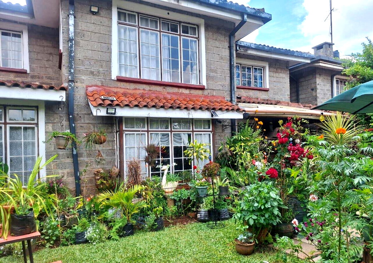 5-Bed Townhouse with Private Garden & DSQ - Lavington