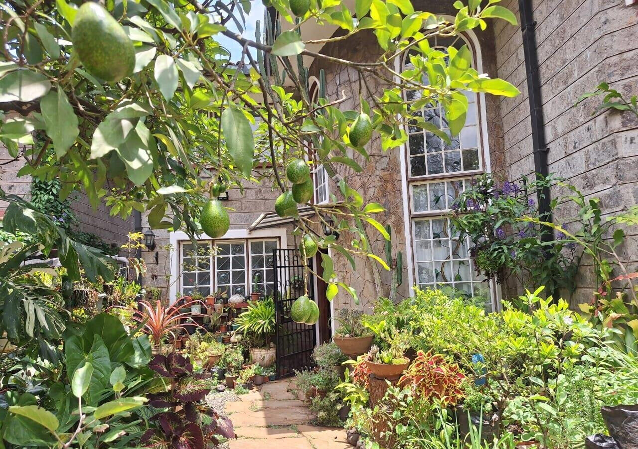 5-Bed Townhouse with Private Garden & DSQ - Lavington