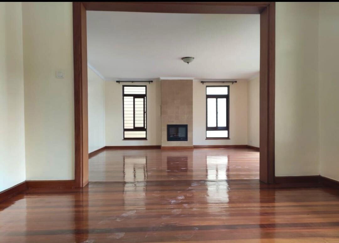 5-Ensuite Townhouse with Gourmet Kitchen & Home Office - Lavington