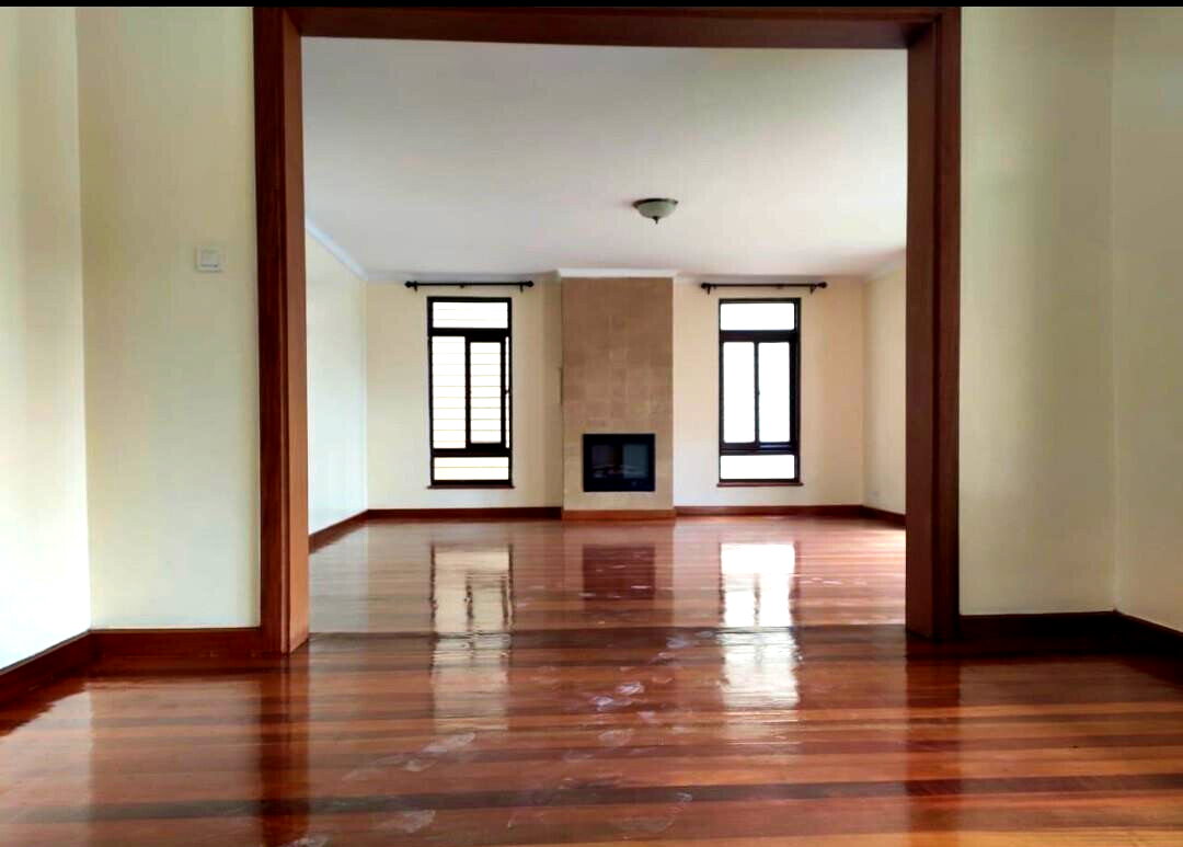 5-Ensuite Townhouse with Gourmet Kitchen & Home Office - Lavington