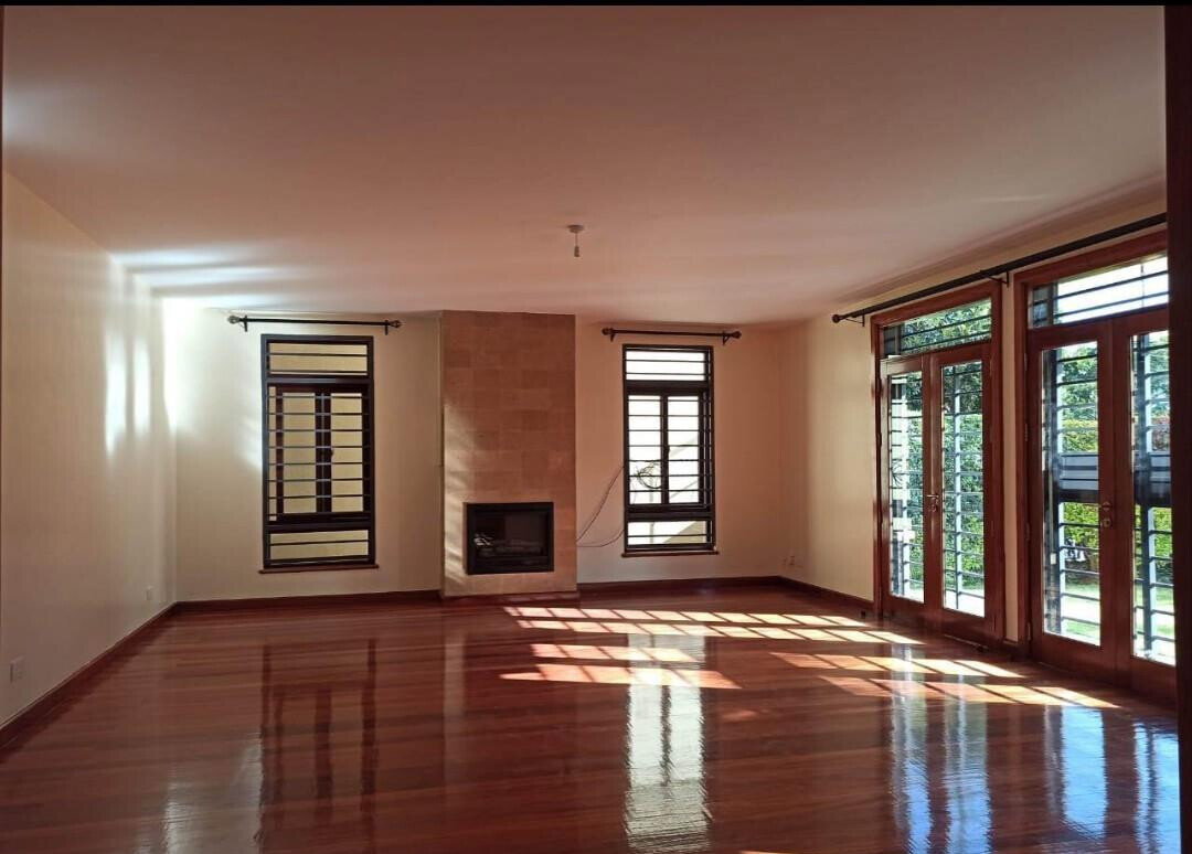 5-Ensuite Townhouse with Gourmet Kitchen & Home Office - Lavington