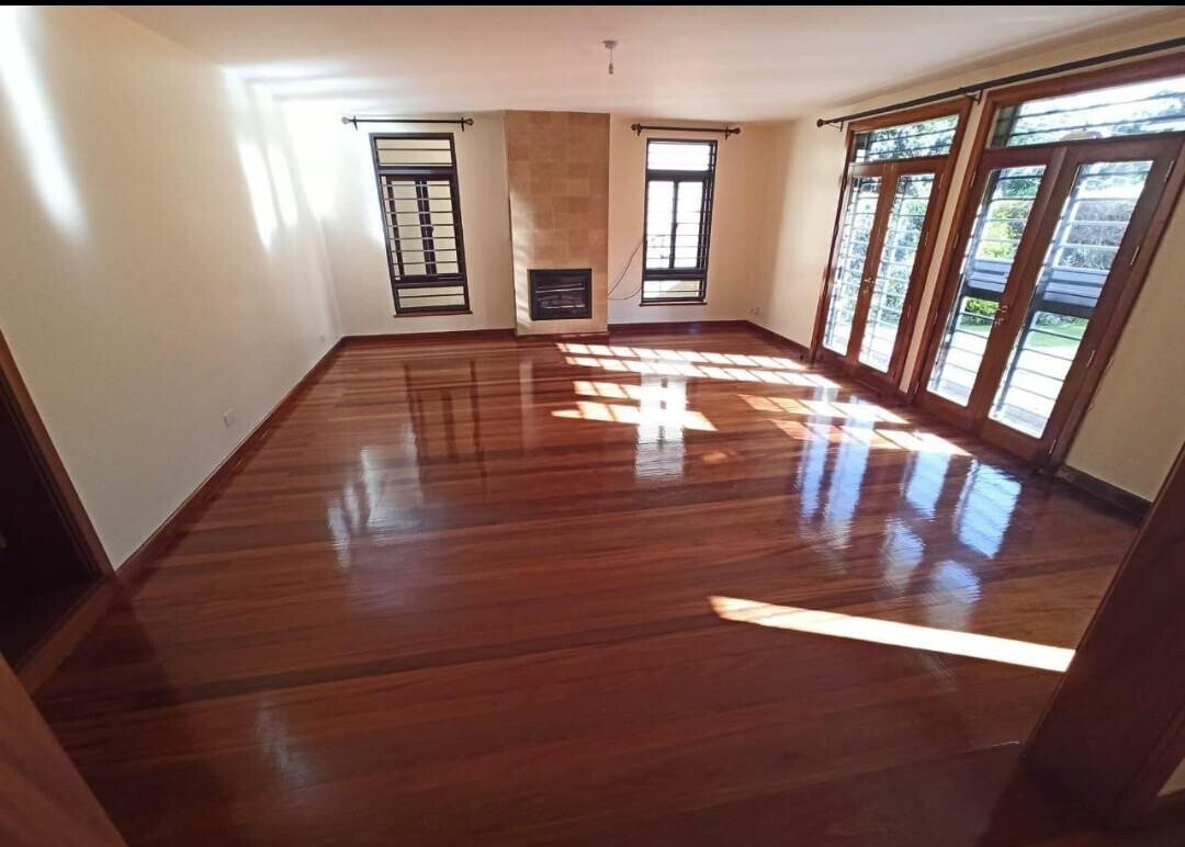 5-Ensuite Townhouse with Gourmet Kitchen & Home Office - Lavington