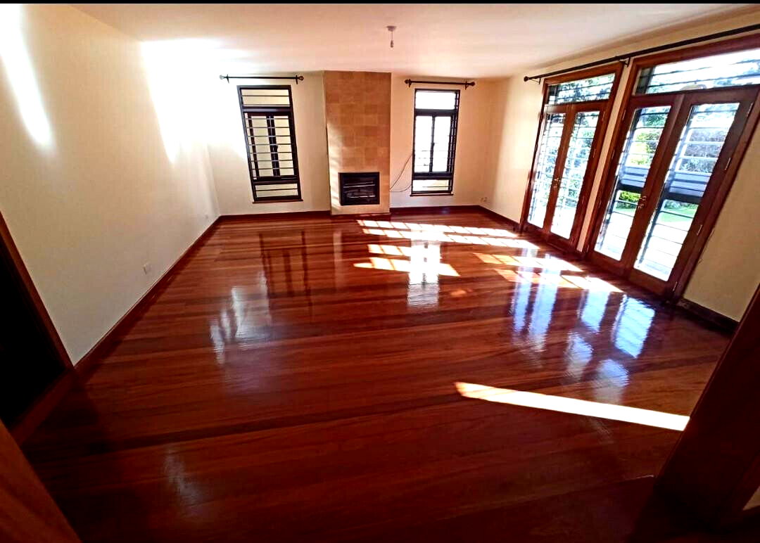 5-Ensuite Townhouse with Gourmet Kitchen & Home Office - Lavington