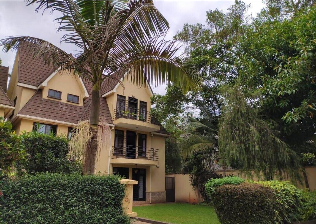 5-Ensuite Townhouse with Gourmet Kitchen & Home Office - Lavington