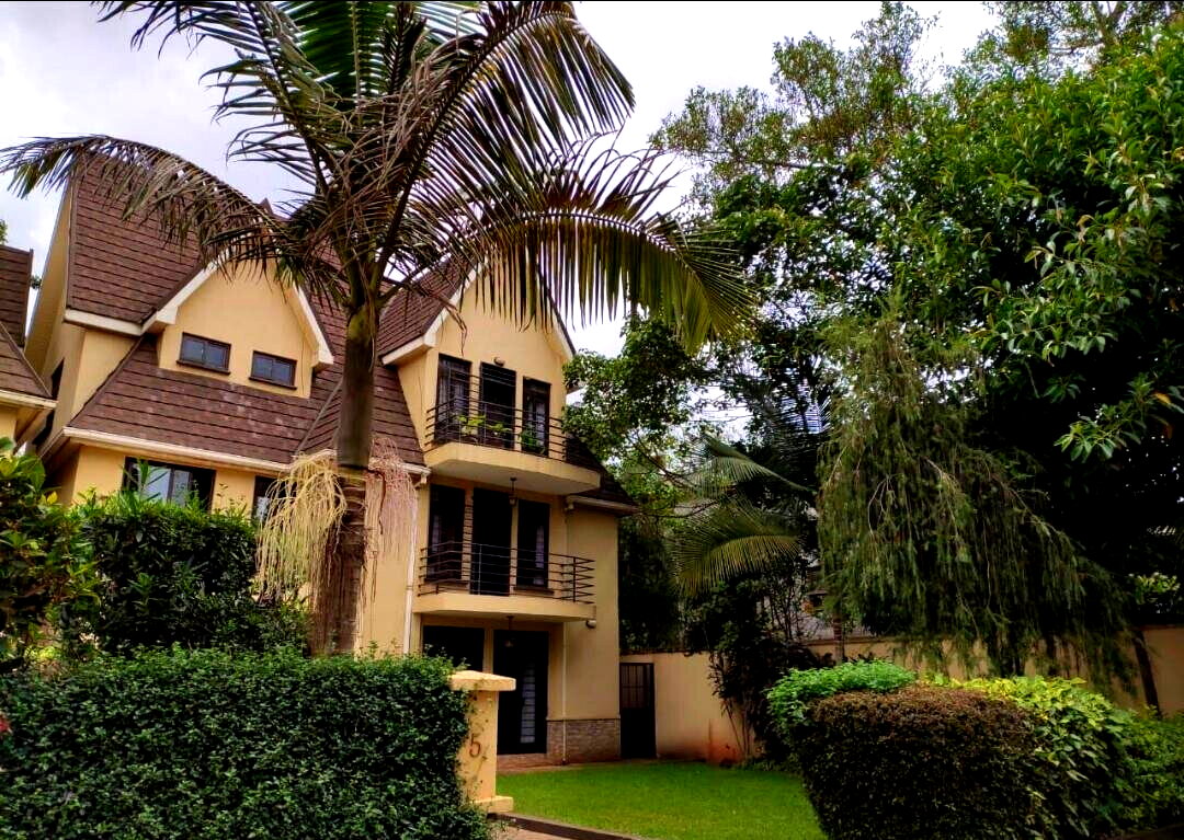 5-Ensuite Townhouse with Gourmet Kitchen & Home Office - Lavington