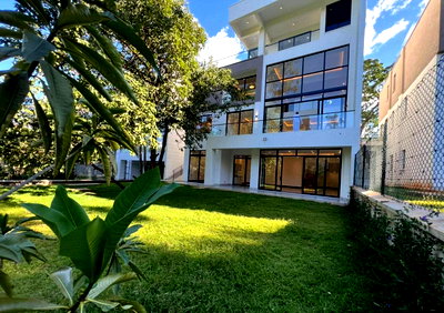 6BR Townhouse with Garden