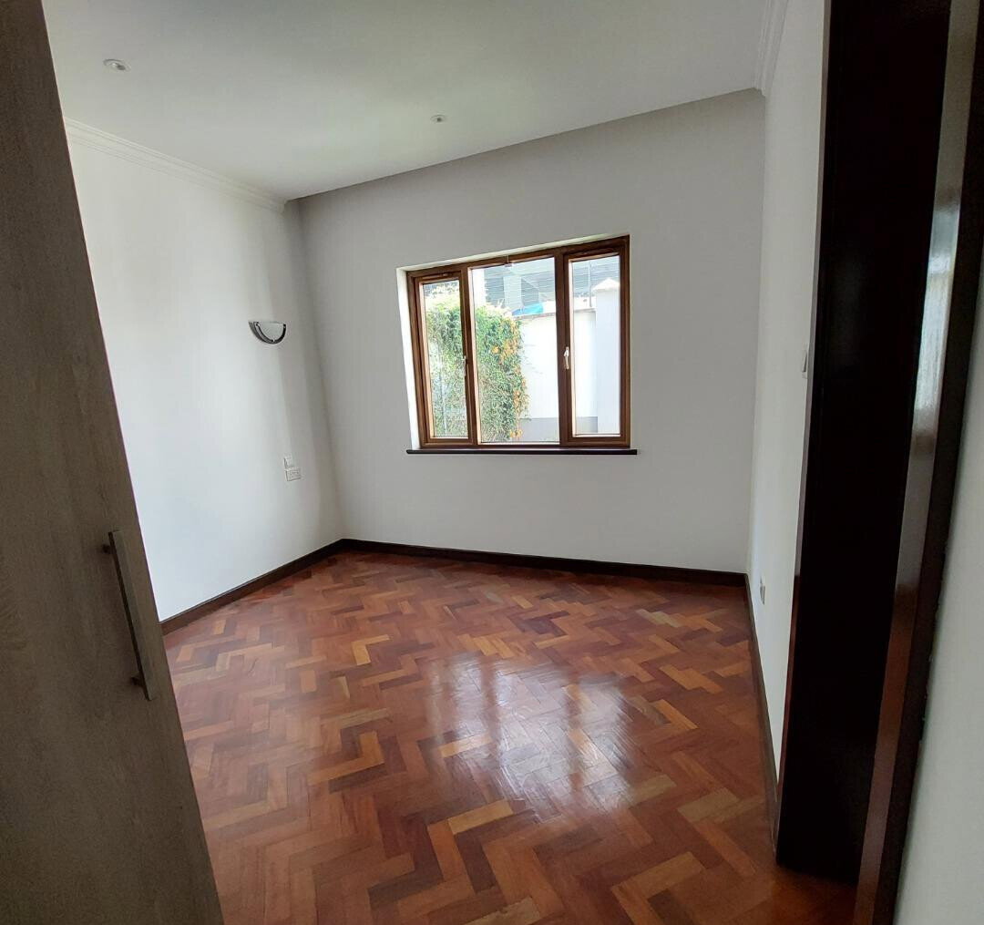 5-Ensuite Townhouse with Attic & Mahogany Finishes - Lavington