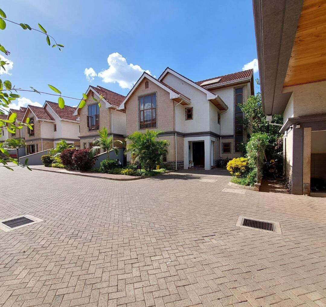 5-Ensuite Townhouse with Attic & Mahogany Finishes - Lavington