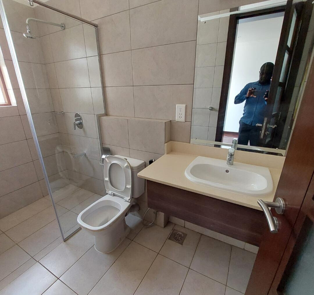5-Ensuite Townhouse with Attic & Mahogany Finishes - Lavington