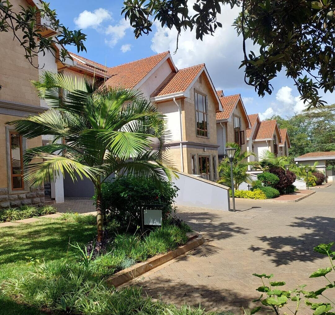 5-Ensuite Townhouse with Attic & Mahogany Finishes - Lavington
