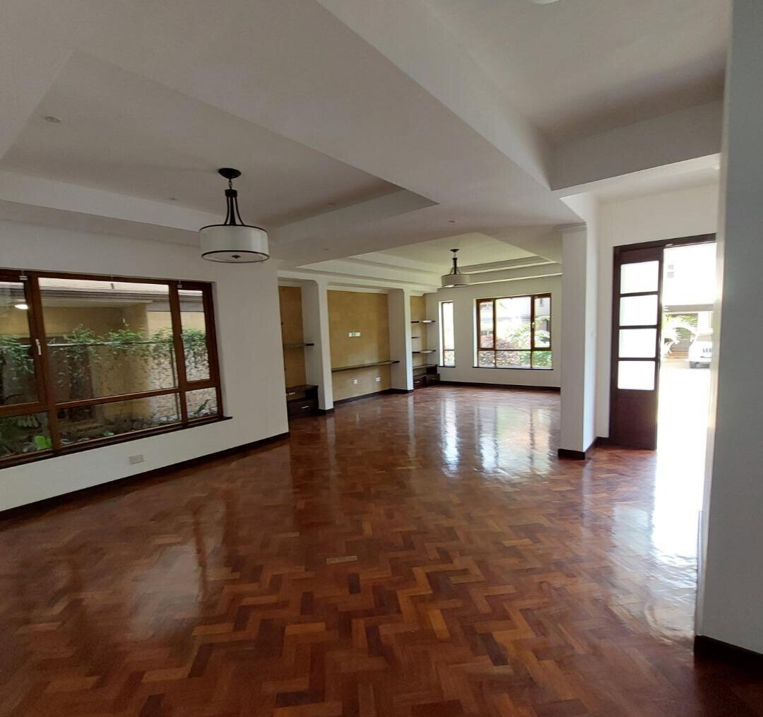5-Ensuite Townhouse with Attic & Mahogany Finishes - Lavington