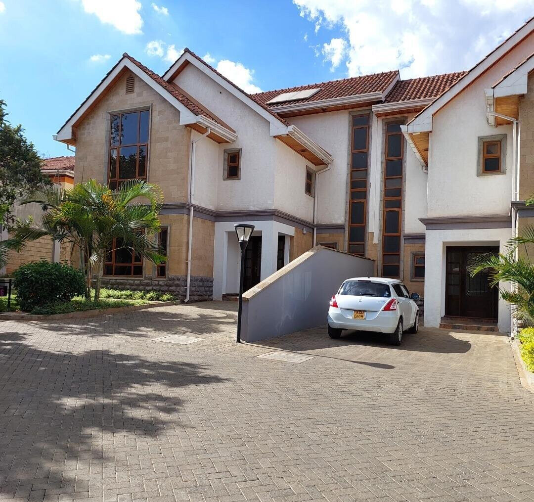 5-Ensuite Townhouse with Attic & Mahogany Finishes - Lavington