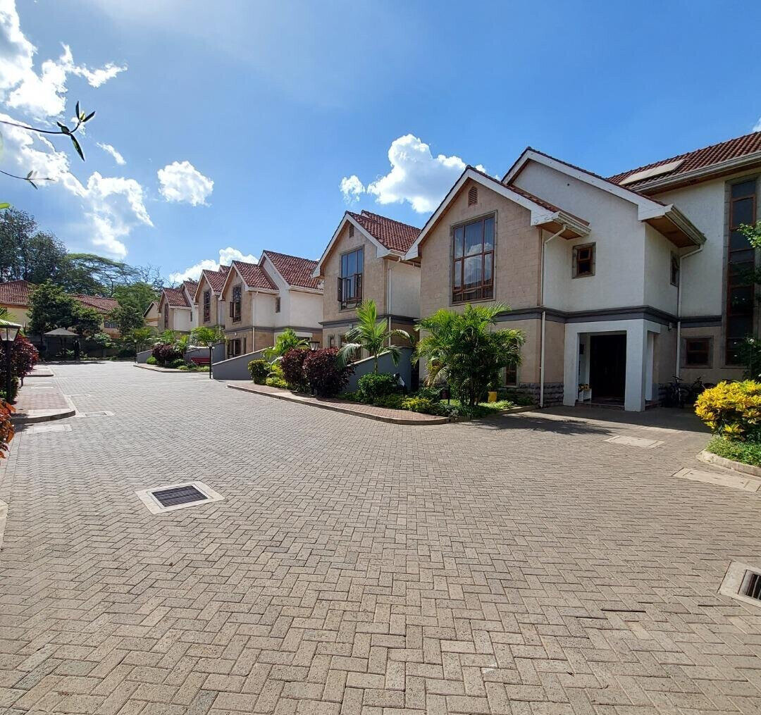 5-Ensuite Townhouse with Attic & Mahogany Finishes - Lavington