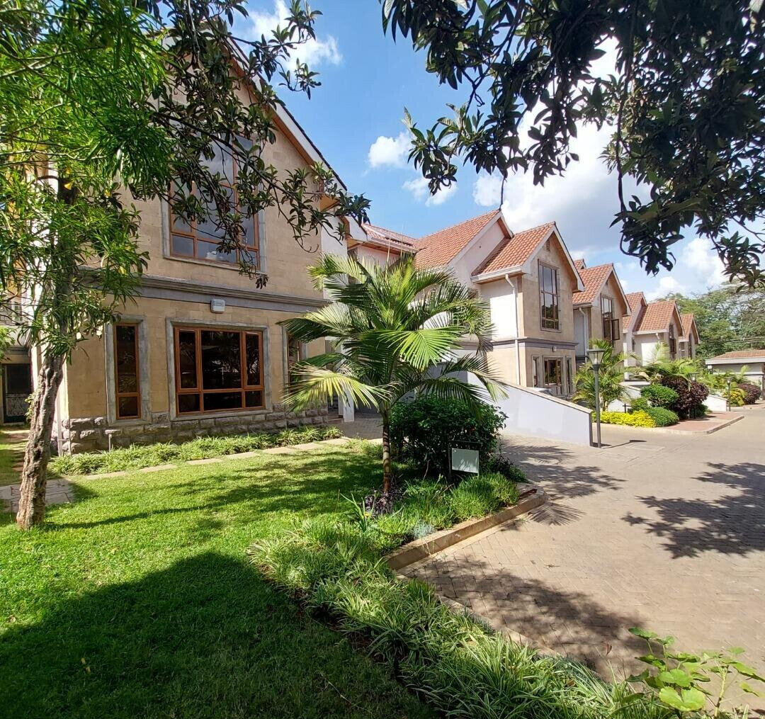 5-Ensuite Townhouse with Attic & Mahogany Finishes - Lavington