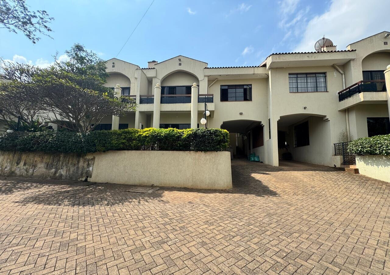 5-Bed Townhouse with Kids Play Area & Garden - Spring Valley