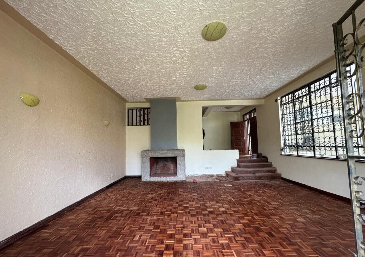 5-Bed Townhouse with Kids Play Area & Garden - Spring Valley