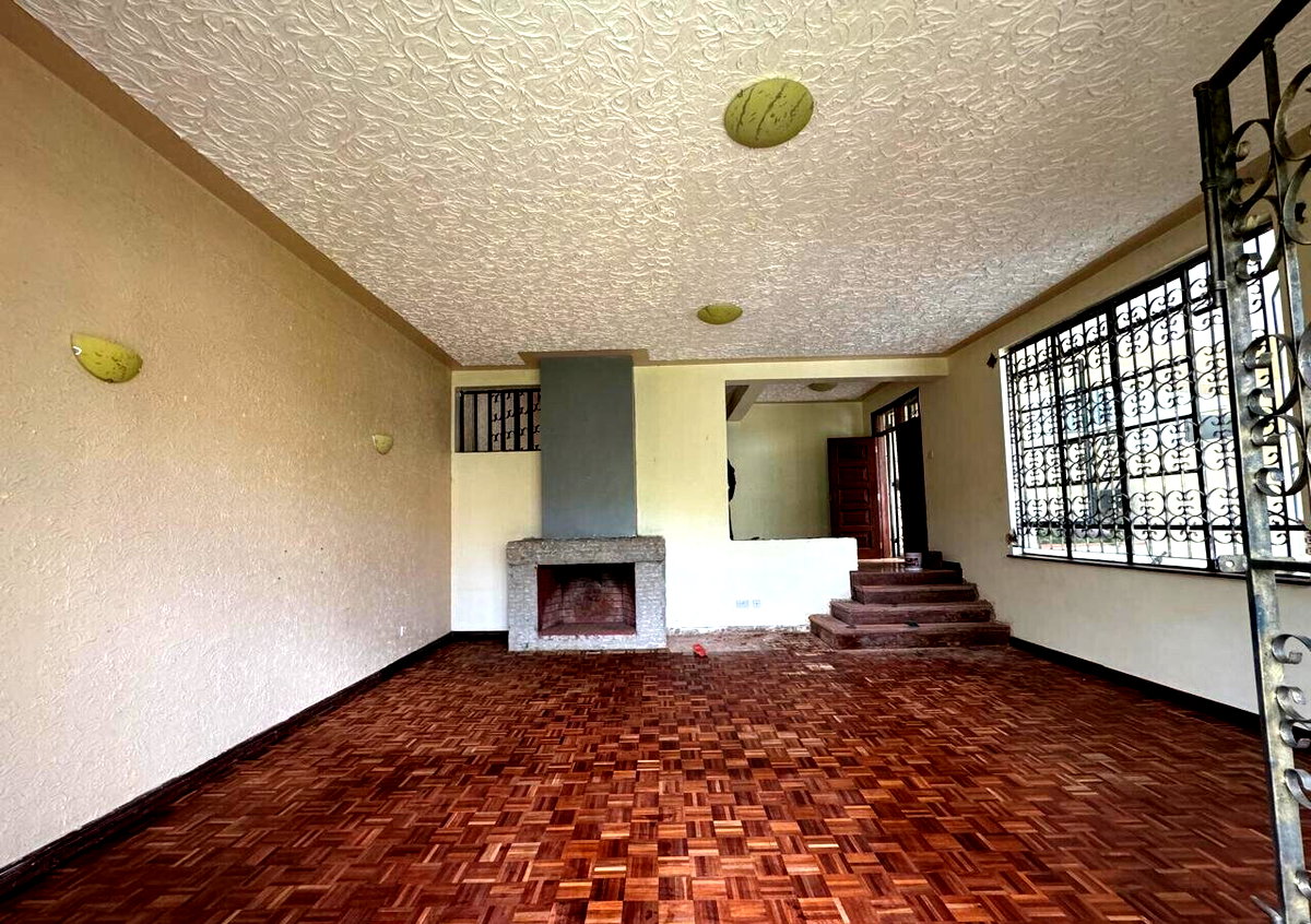 5-Bed Townhouse with Kids Play Area & Garden - Spring Valley
