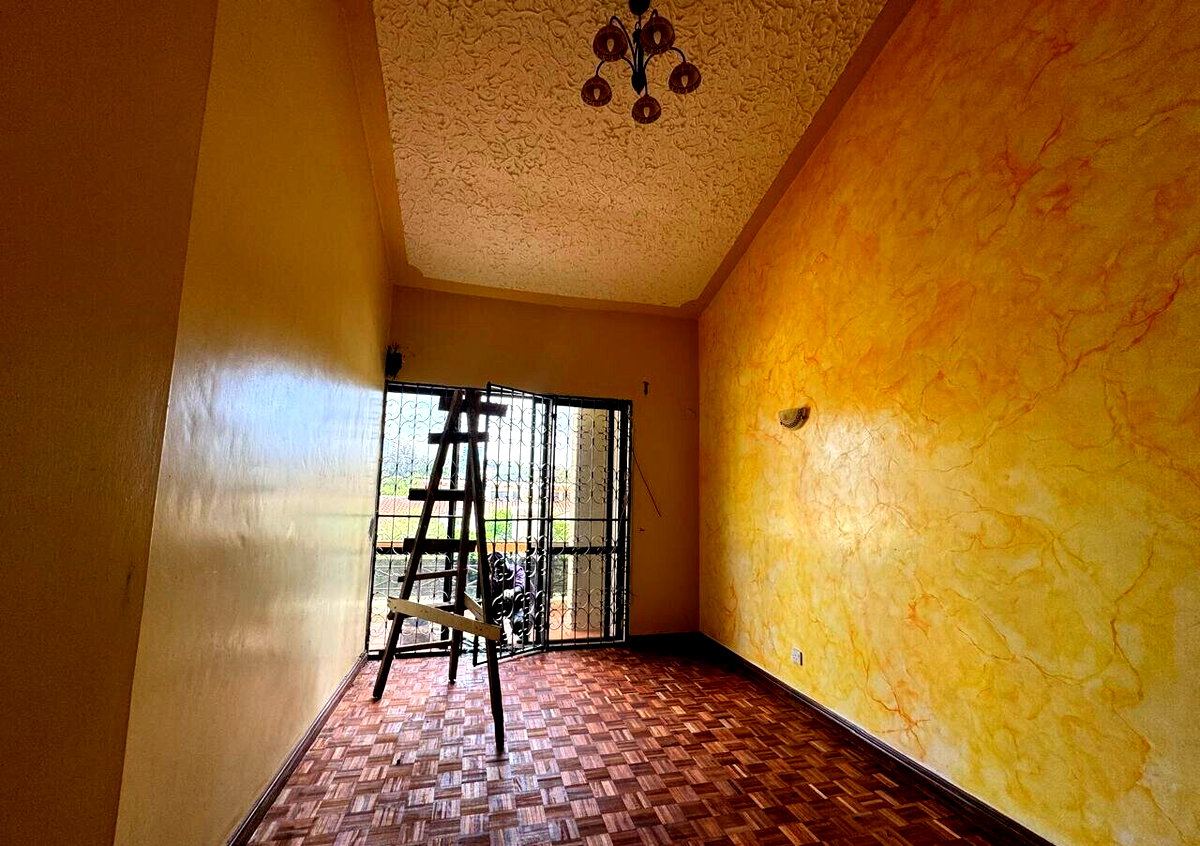 5-Bed Townhouse with Kids Play Area & Garden - Spring Valley
