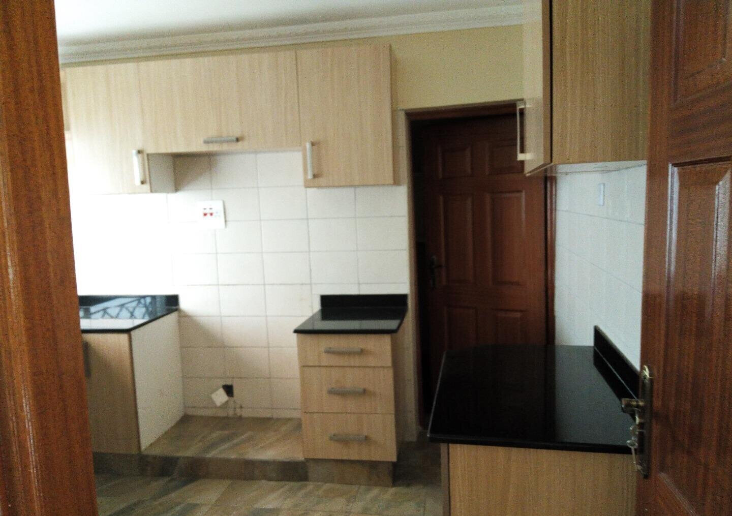 4BR Maisonette with Private Parking - Kileleshwa