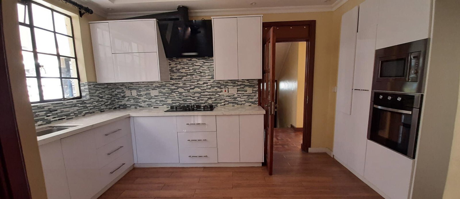 5BR All-Ensuite Townhouse with Fireplace & Study - Kileleshwa