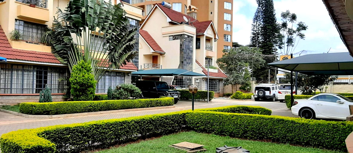 5BR All-Ensuite Townhouse with Fireplace & Study - Kileleshwa