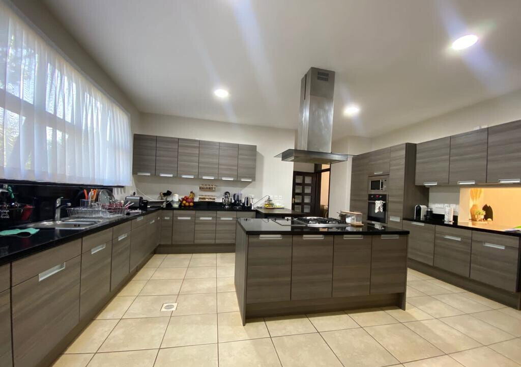 5-Bed Townhouse on Nearly an Acre with Lake & Clubhouse – Karen