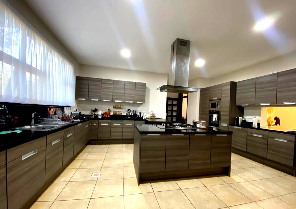 5-Bed Townhouse on Nearly an Acre with Lake & Clubhouse – Karen