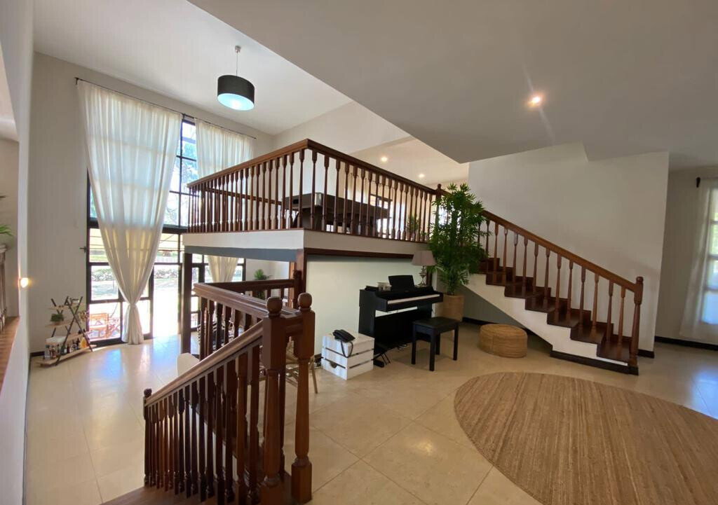 5-Bed Townhouse on Nearly an Acre with Lake & Clubhouse – Karen