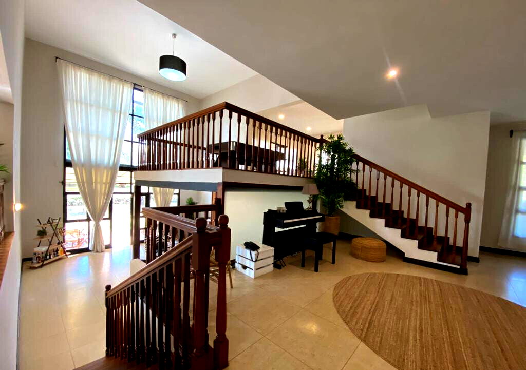 5-Bed Townhouse on Nearly an Acre with Lake & Clubhouse – Karen