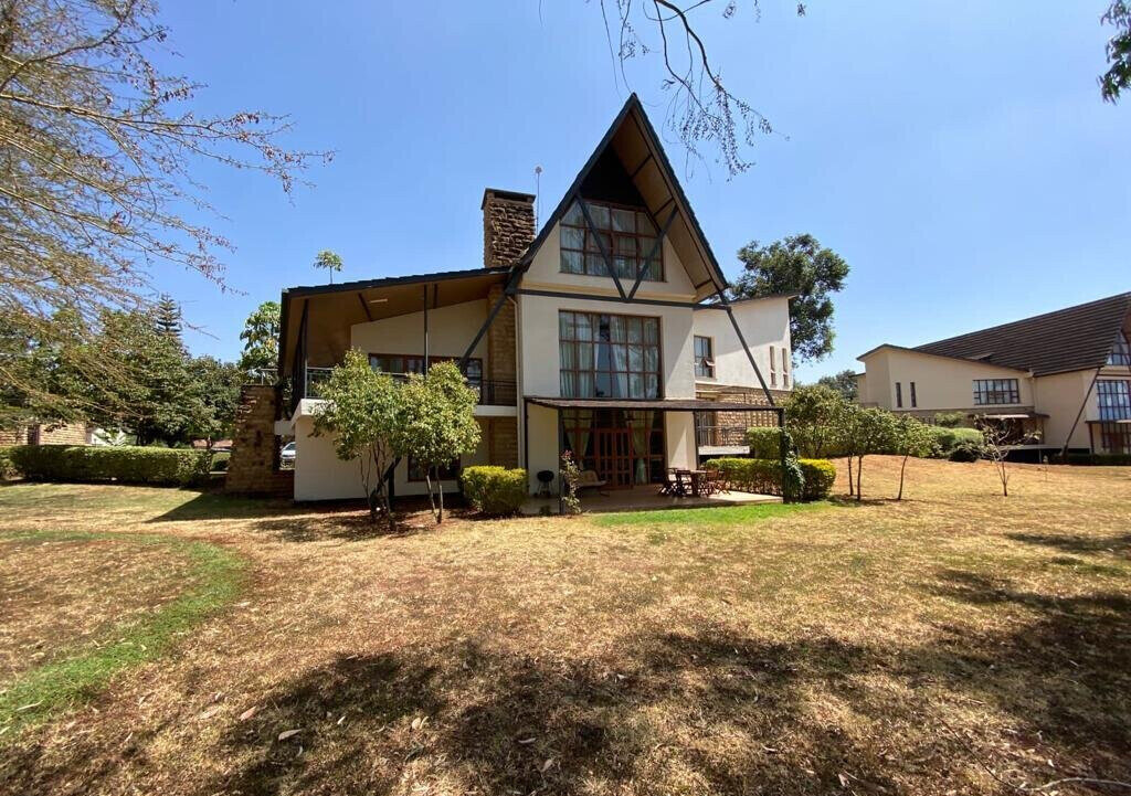 5-Bed Townhouse on Nearly an Acre with Lake & Clubhouse – Karen