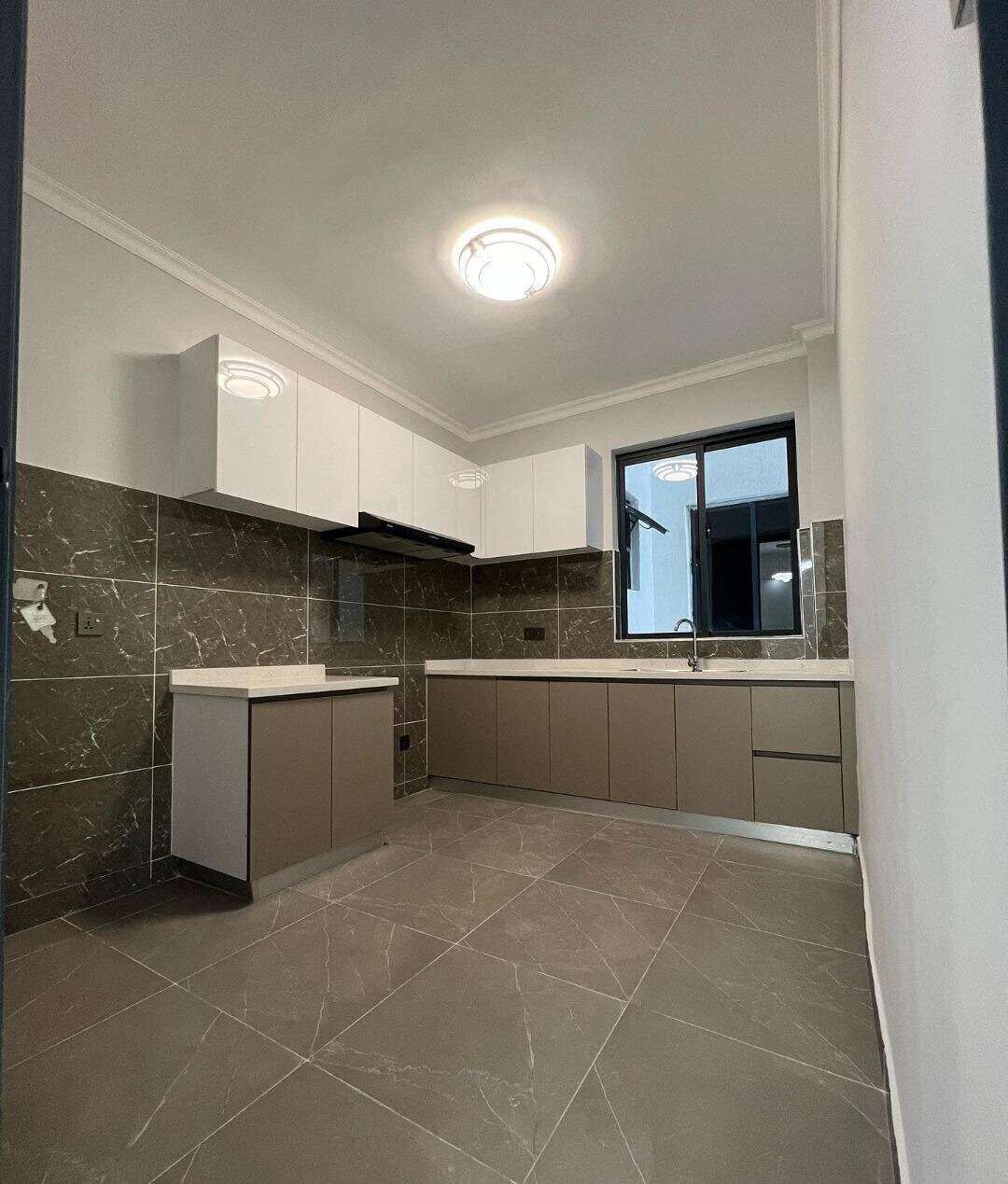 3BR En-Suite Townhouse with Infinity Pool & Gym - Kilimani