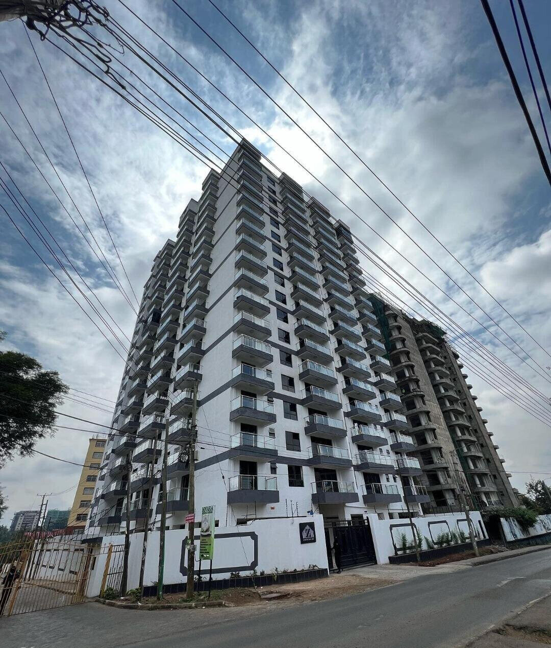3BR En-Suite Townhouse with Infinity Pool & Gym - Kilimani