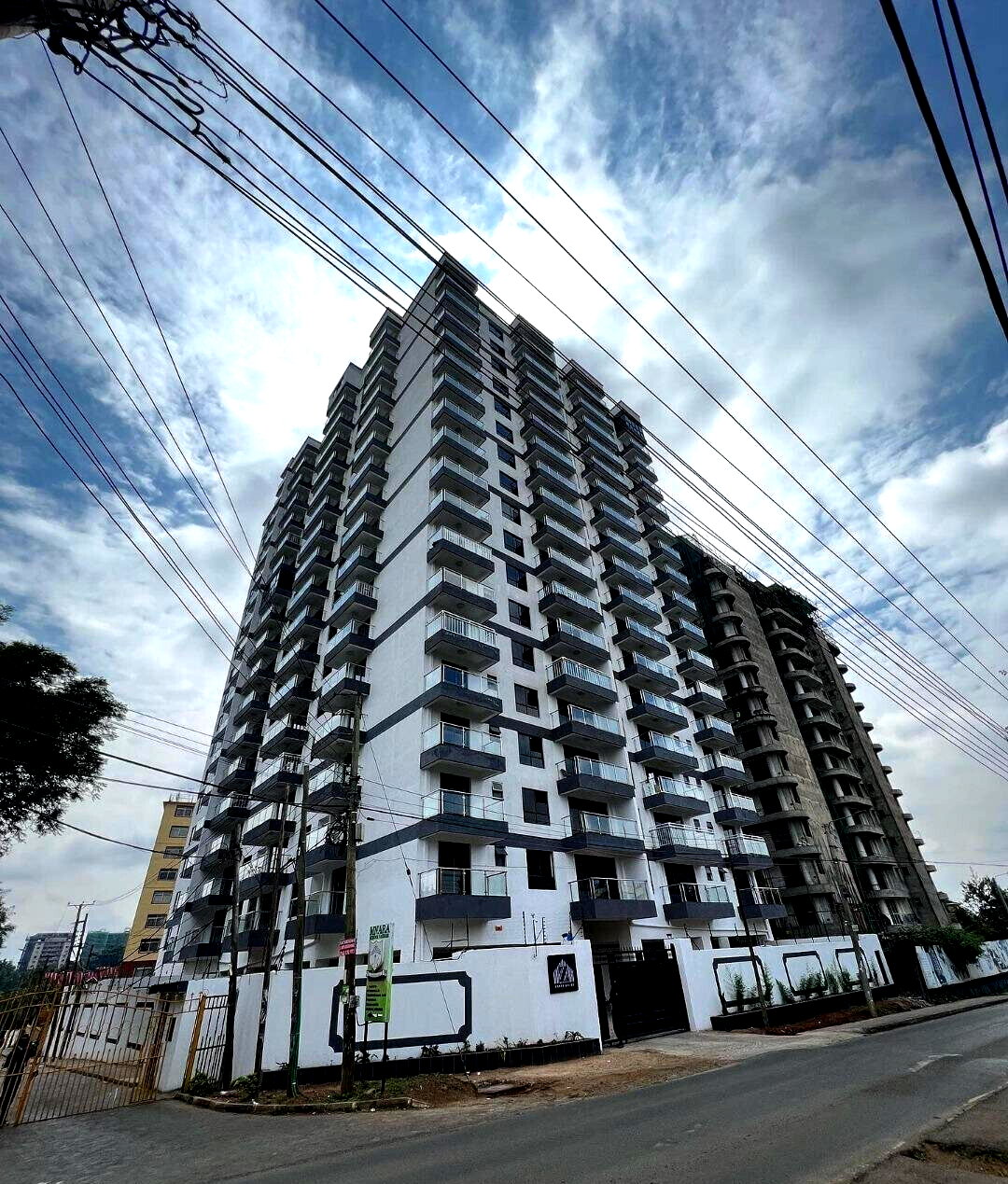 3BR En-Suite Townhouse with Infinity Pool & Gym - Kilimani