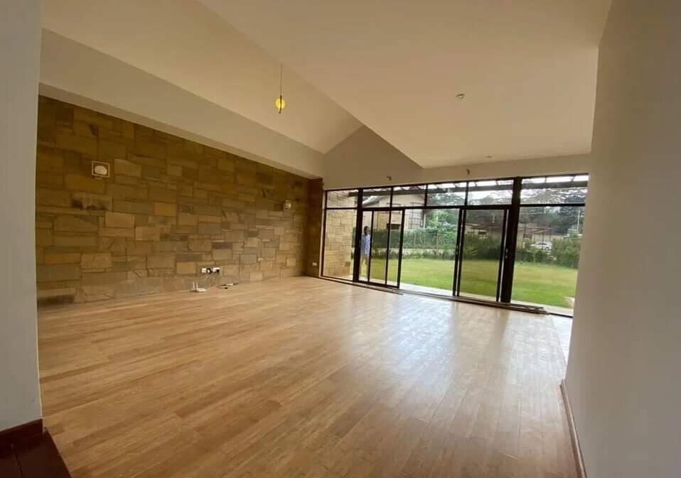 4-Ensuite Townhouse with Clubhouse & Pool – Karen