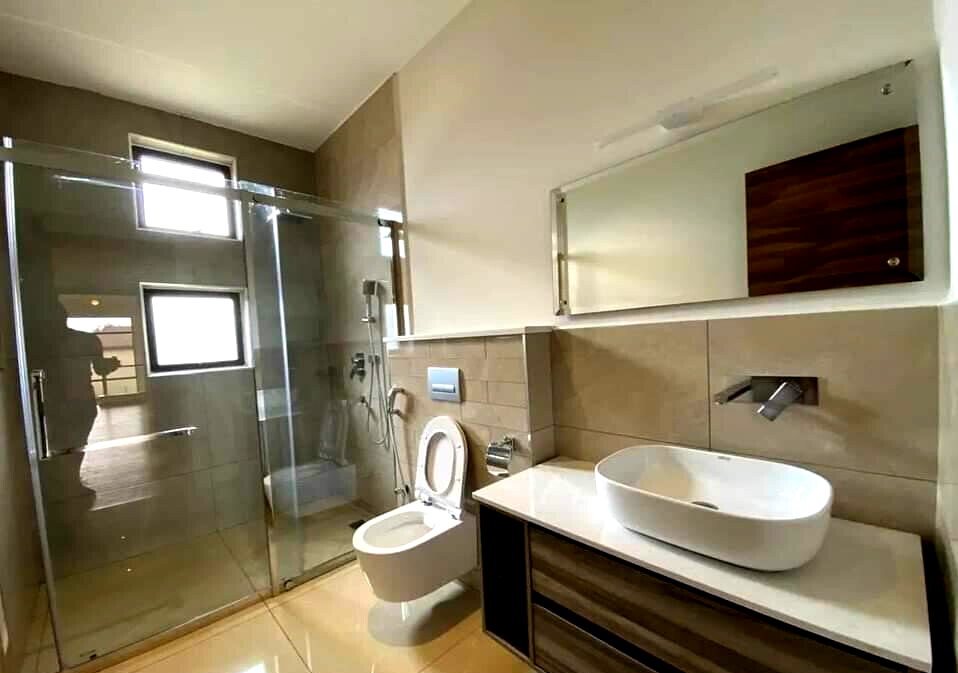 4-Ensuite Townhouse with Clubhouse & Pool – Karen