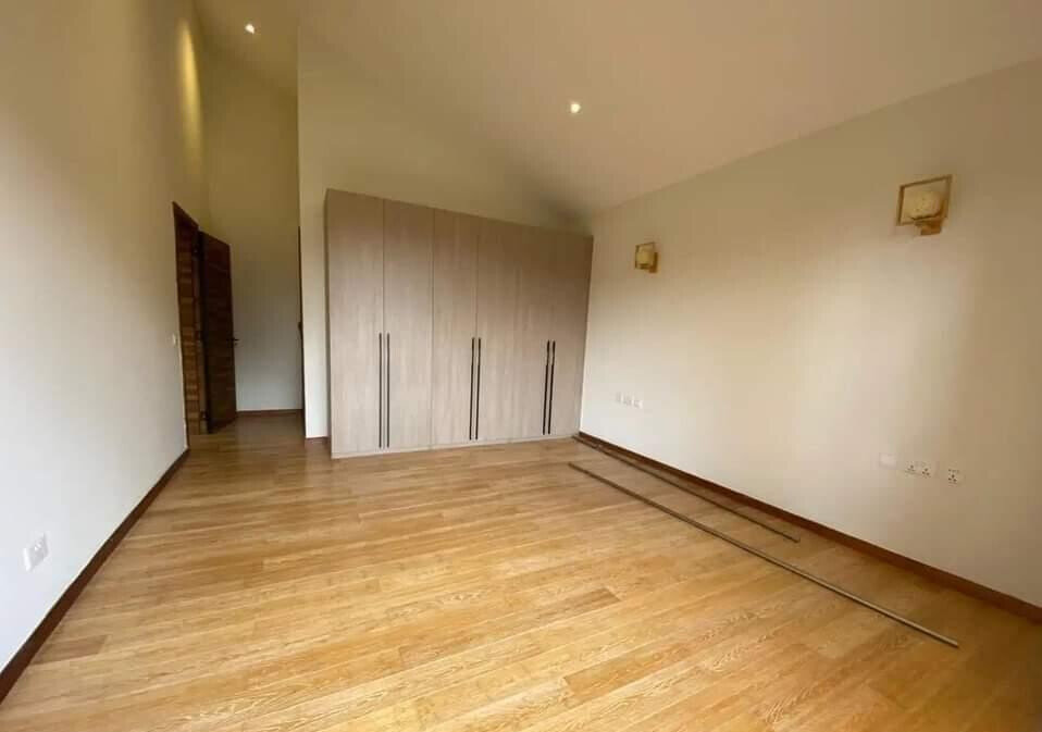 4-Ensuite Townhouse with Clubhouse & Pool – Karen
